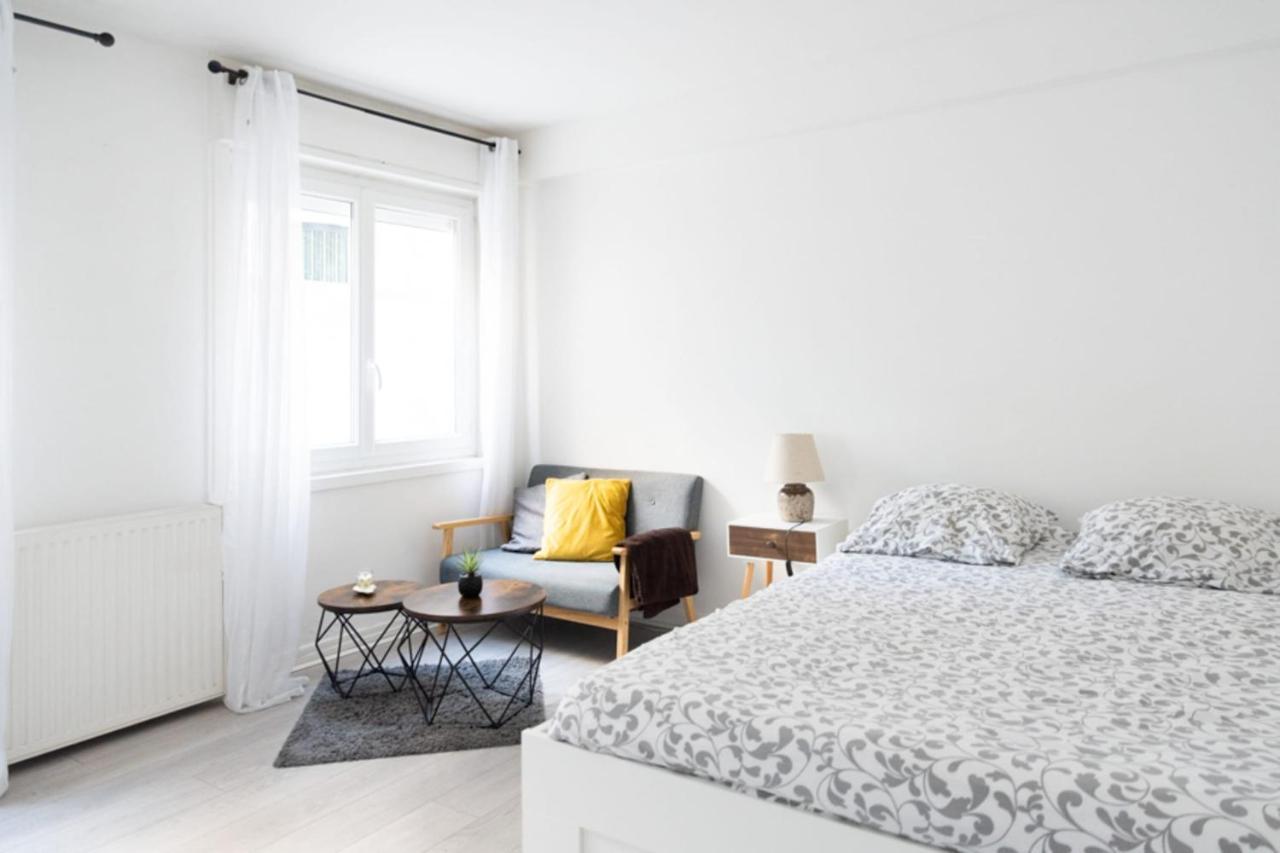 Spacious In The Center Of Montmartre Appartement Parijs